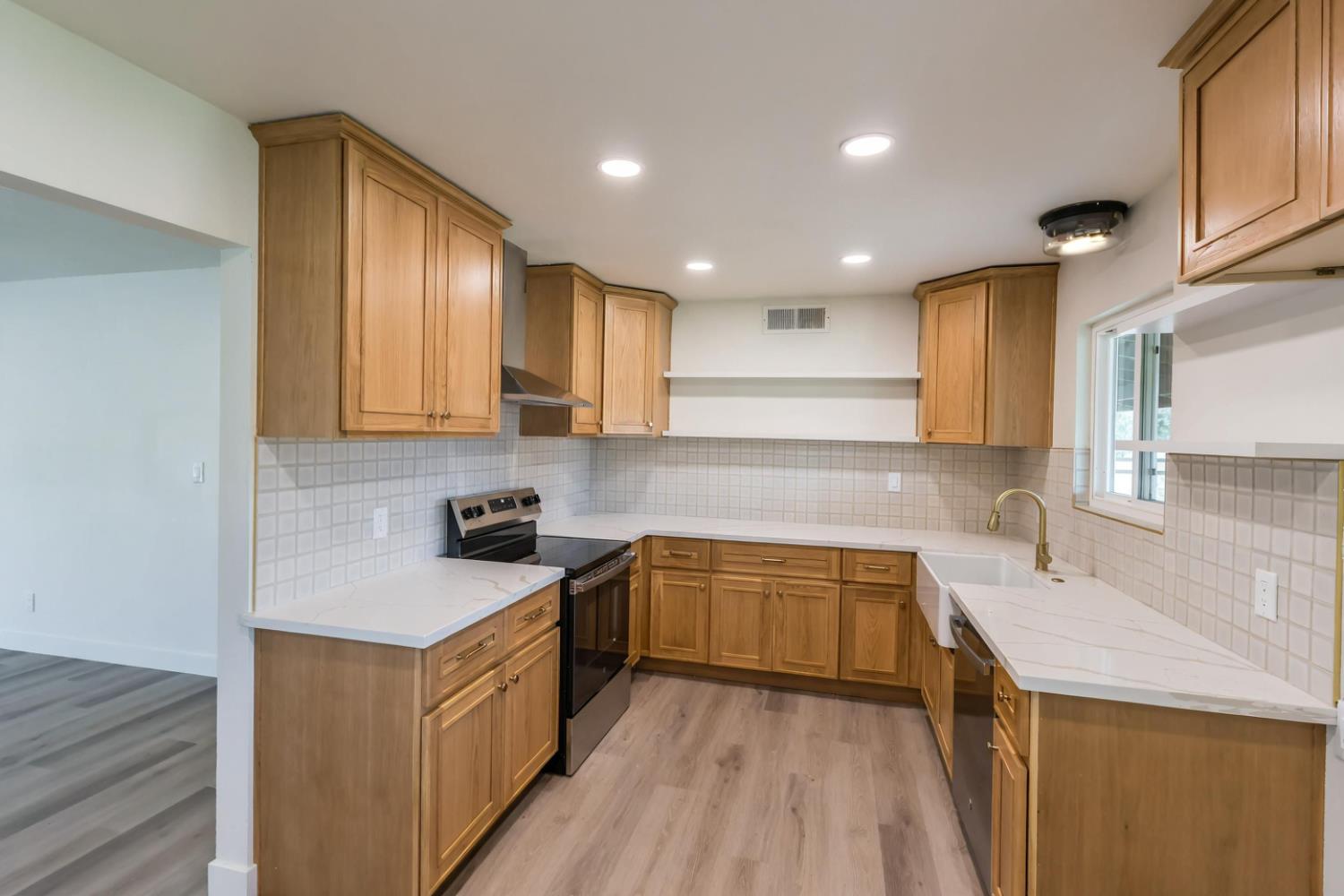 7403 E Alluvial Ave, Clovis, CA 93619