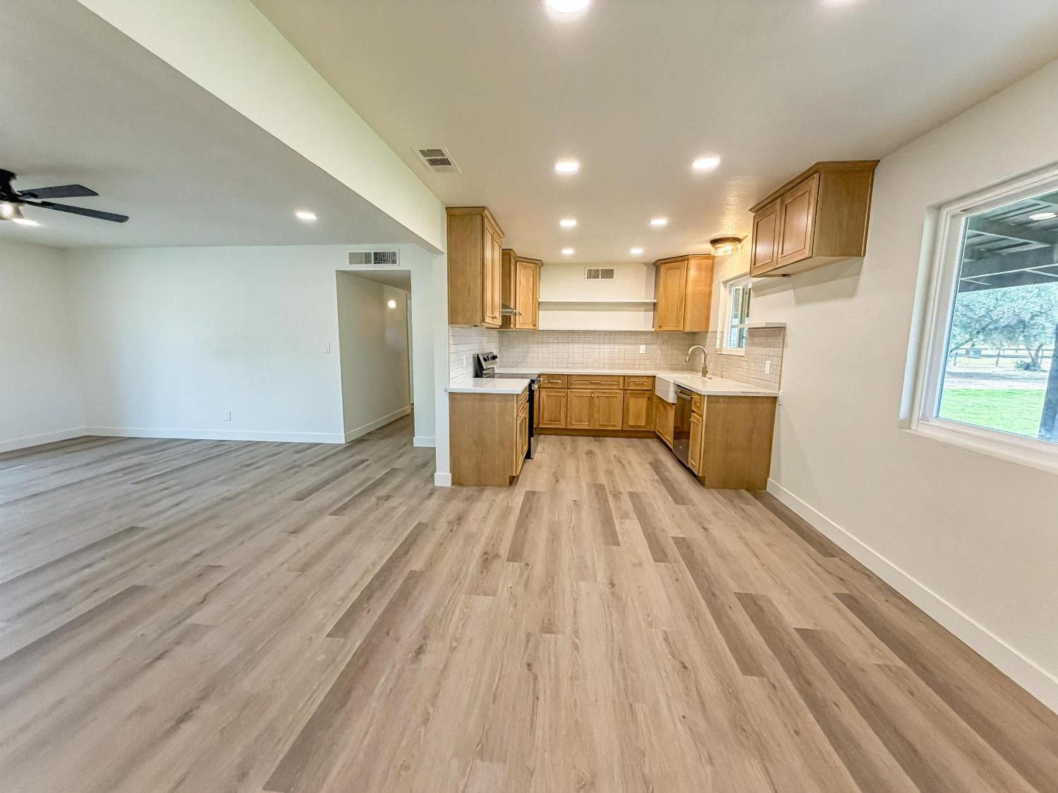 7403 E Alluvial Ave, Clovis, CA 93619