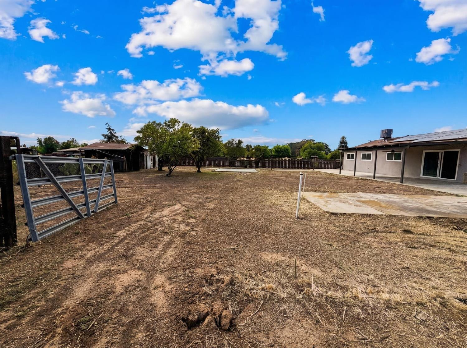 7403 E Alluvial Ave, Clovis, CA 93619