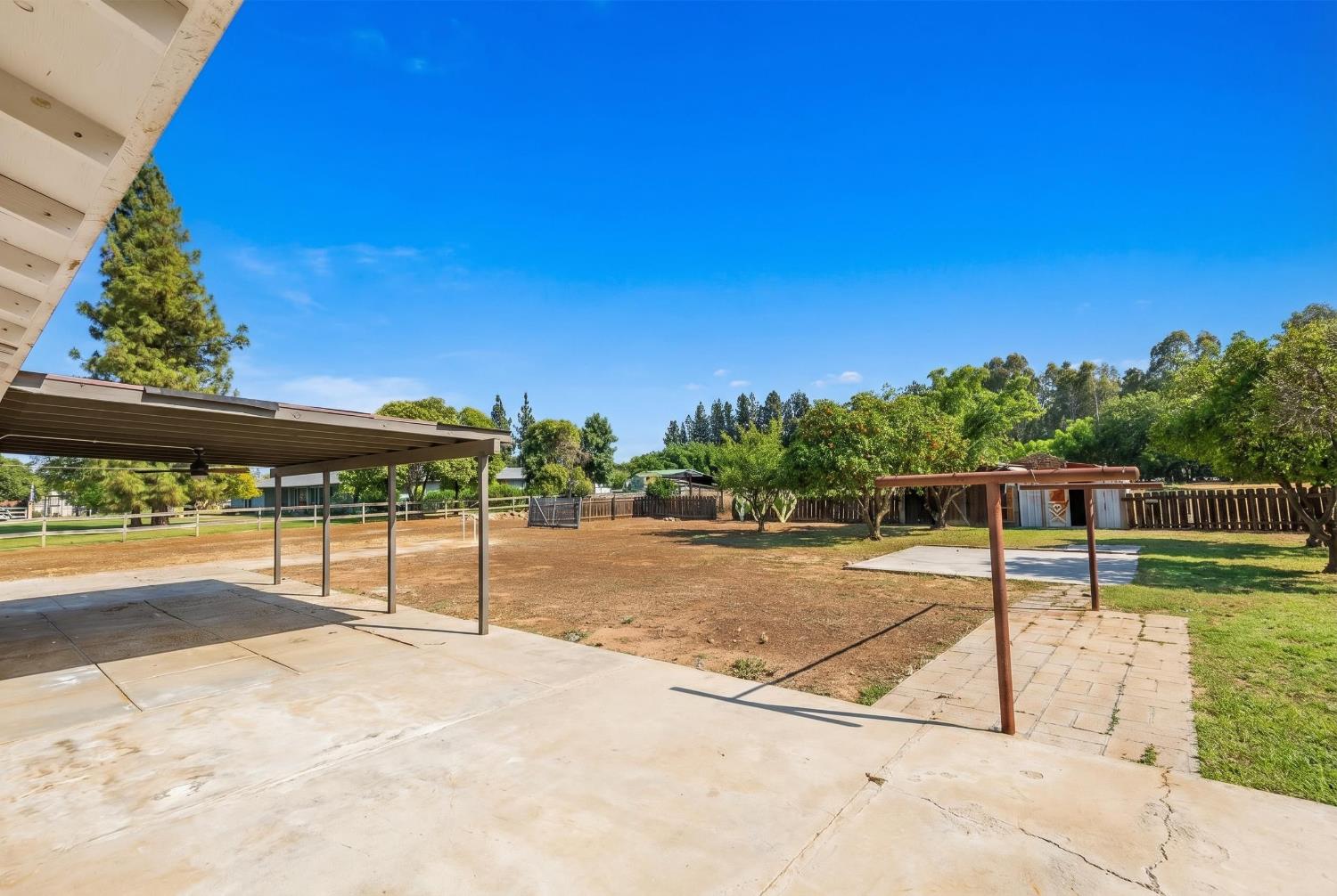 7403 E Alluvial Ave, Clovis, CA 93619