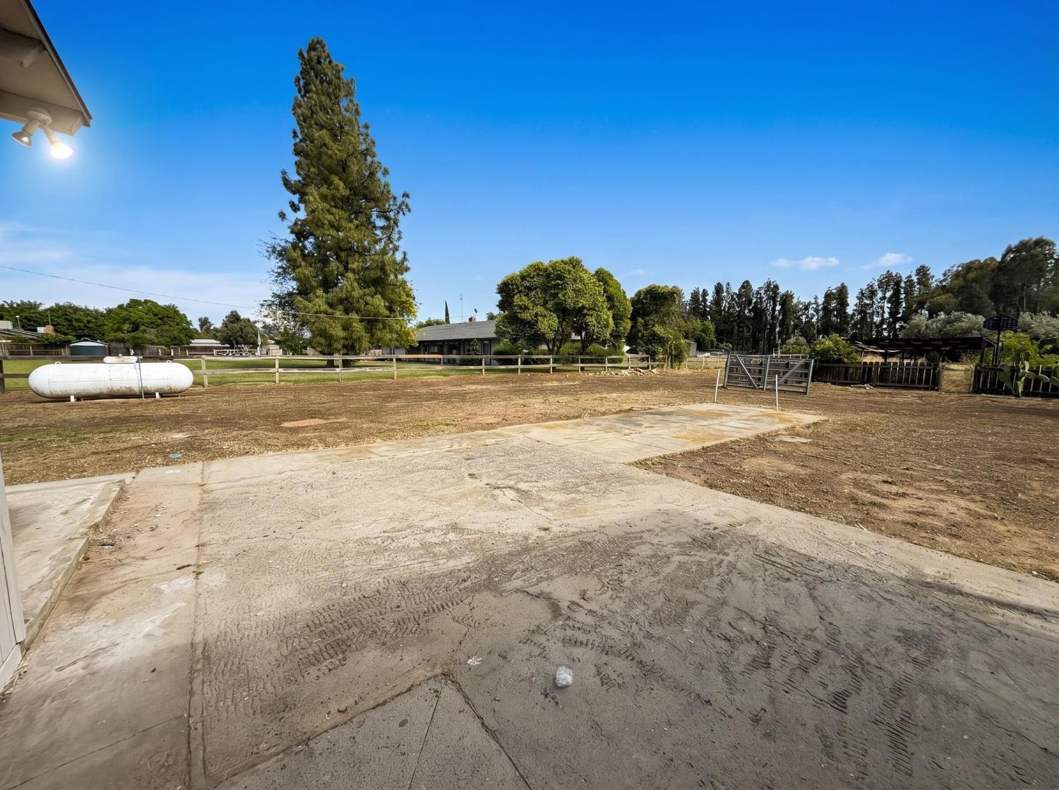 7403 E Alluvial Ave, Clovis, CA 93619