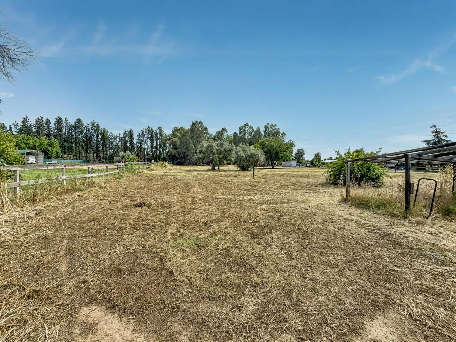 7403 E Alluvial Ave, Clovis, CA 93619