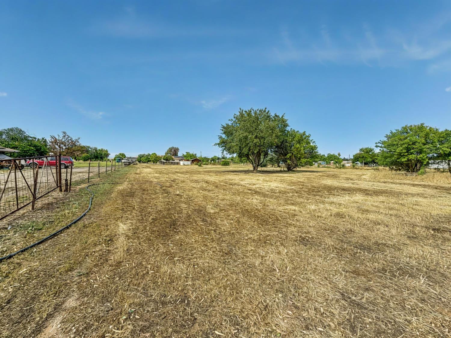 7403 E Alluvial Ave, Clovis, CA 93619