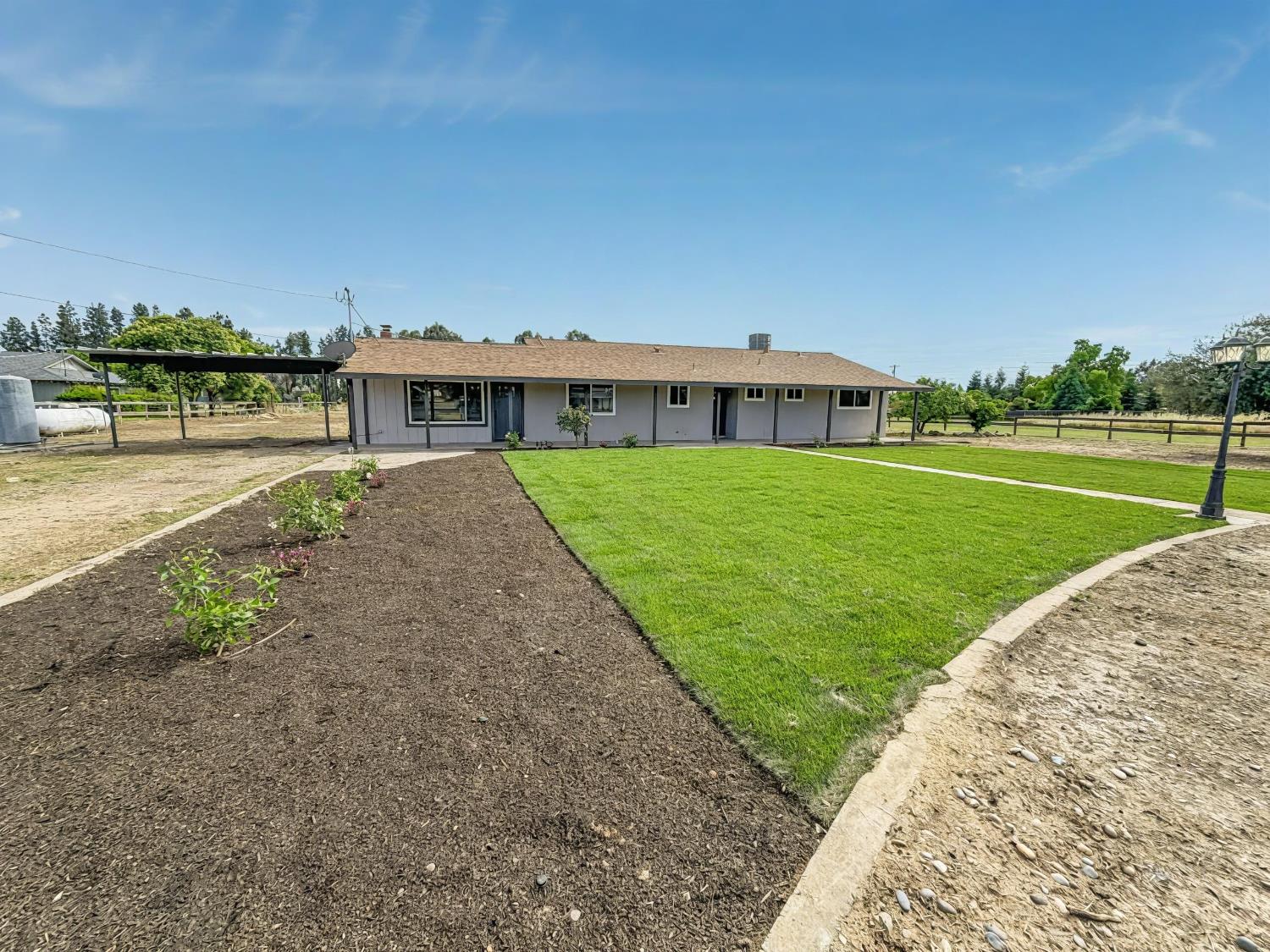 7403 E Alluvial Ave, Clovis, CA 93619