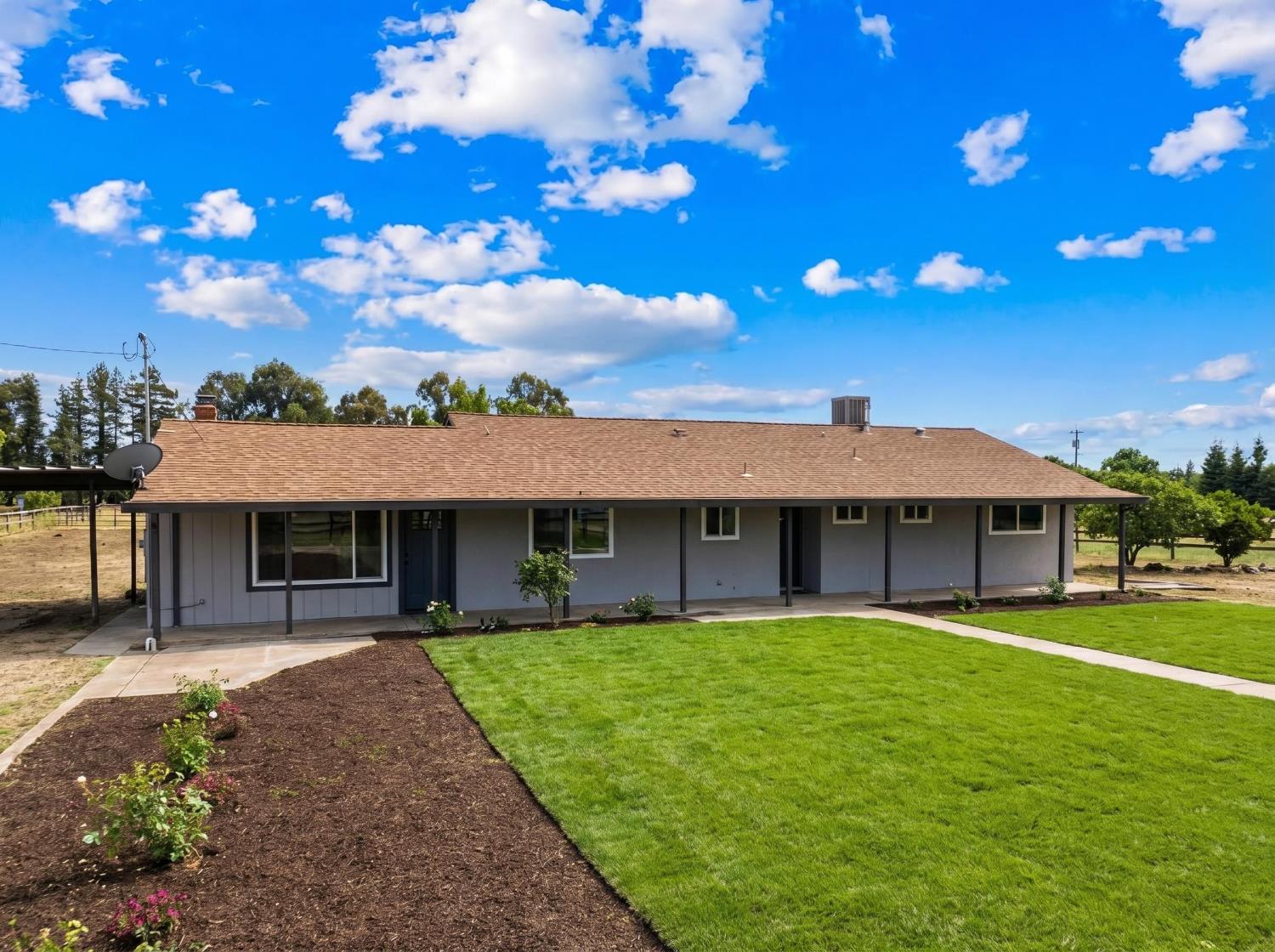 7403 E Alluvial Ave, Clovis, CA 93619