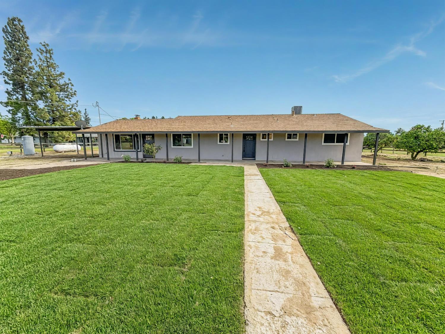 7403 E Alluvial Ave, Clovis, CA 93619