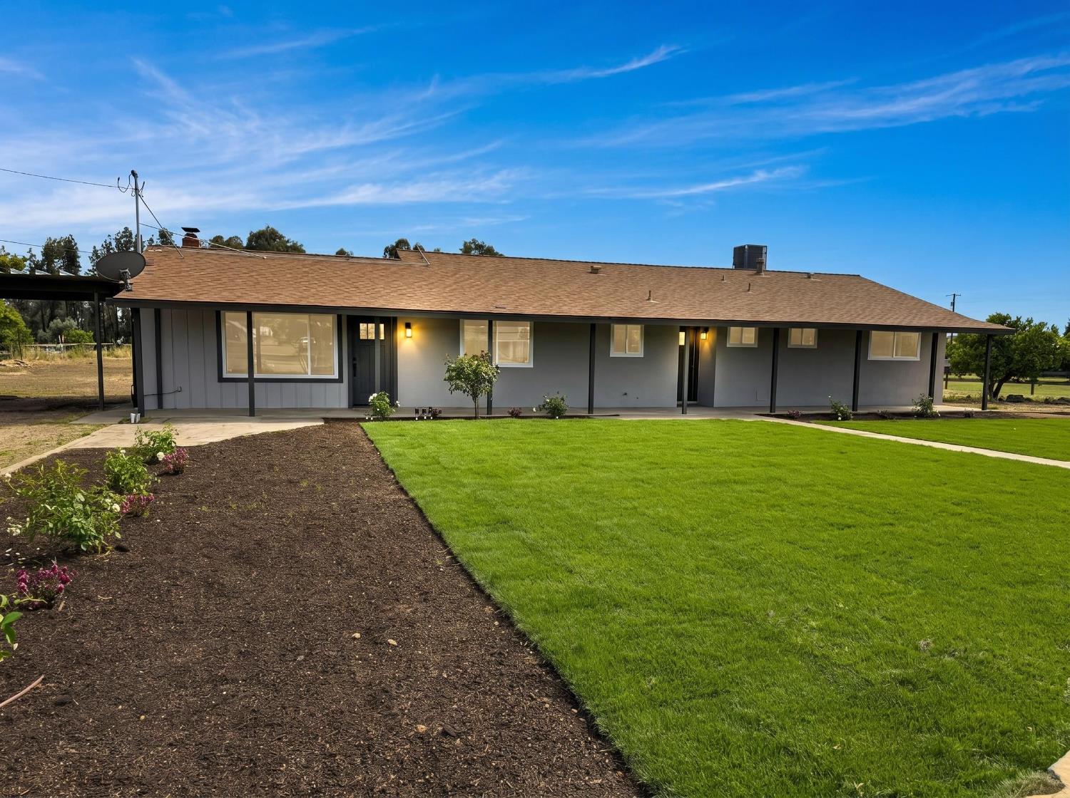 7403 E Alluvial Ave, Clovis, CA 93619