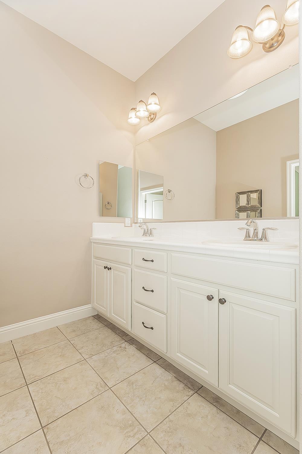 2047 S Church Ave, Reedley, CA 93654