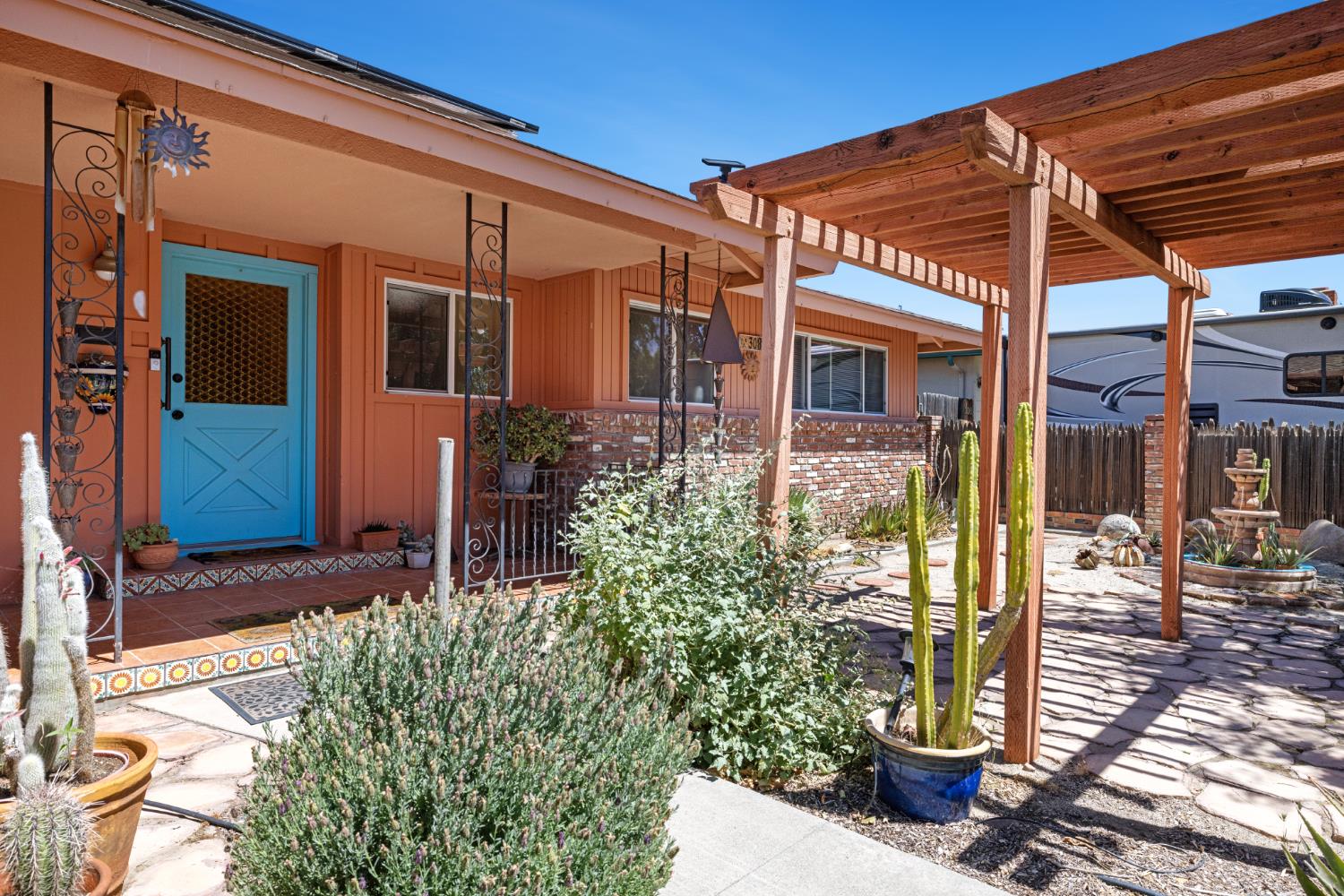 308 Dartmouth Ave, Coalinga, CA 93210