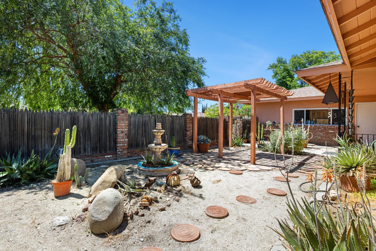 308 Dartmouth Ave, Coalinga, CA 93210