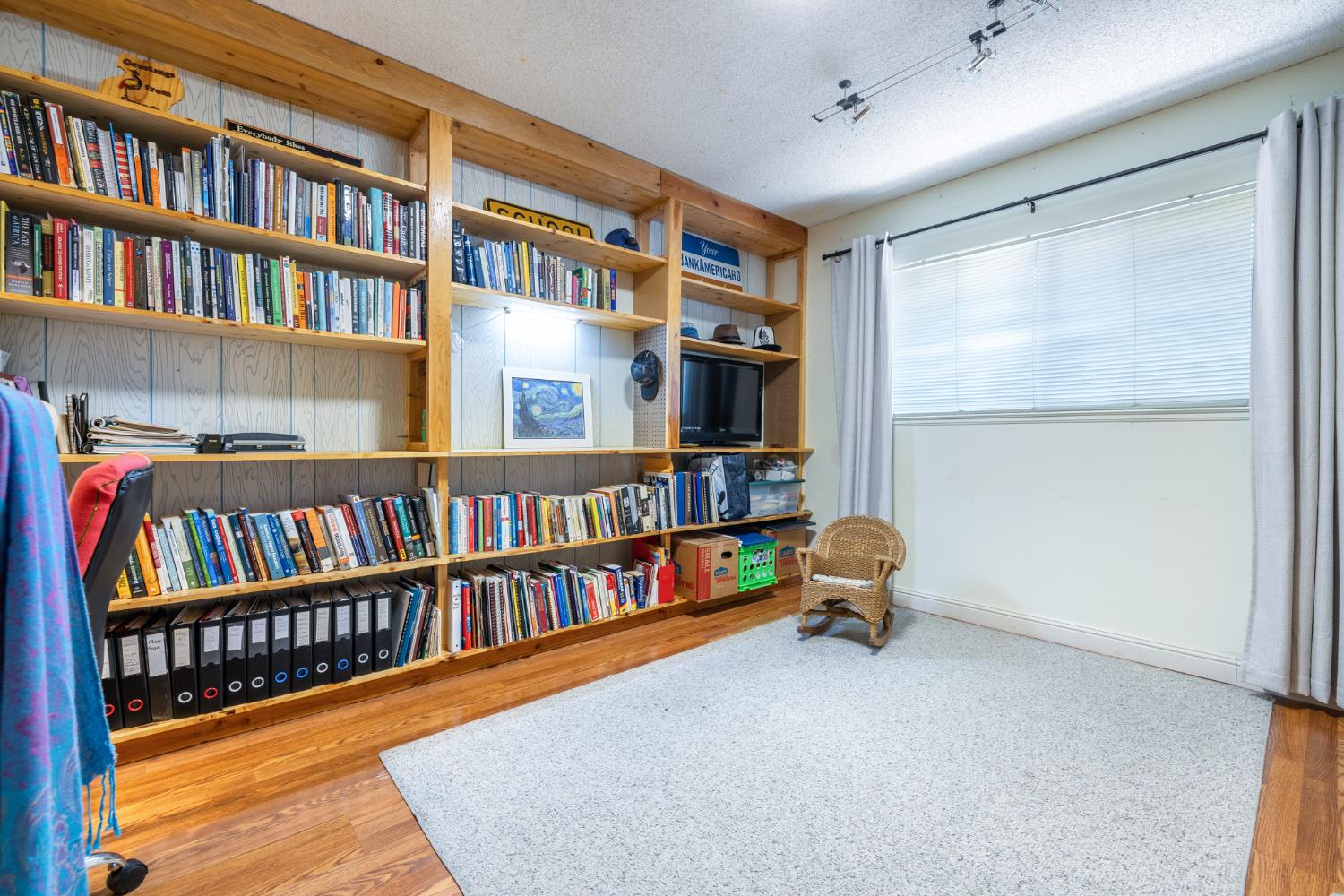 308 Dartmouth Ave, Coalinga, CA 93210