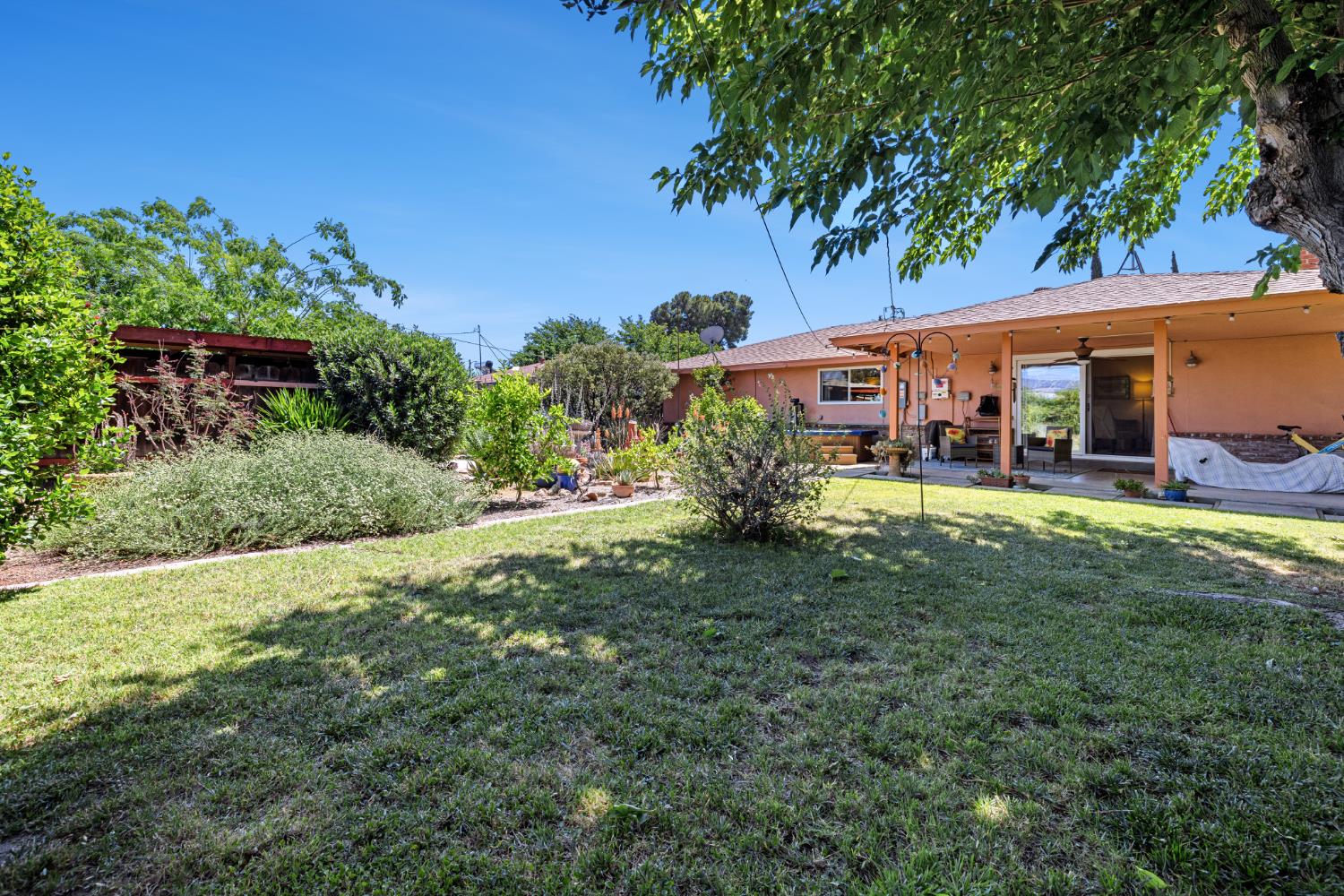 308 Dartmouth Ave, Coalinga, CA 93210