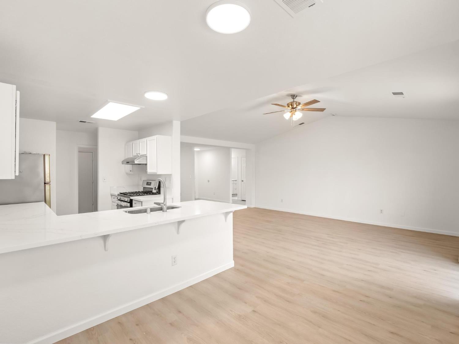 4068 W Weldon Ave, Fresno, CA 93722