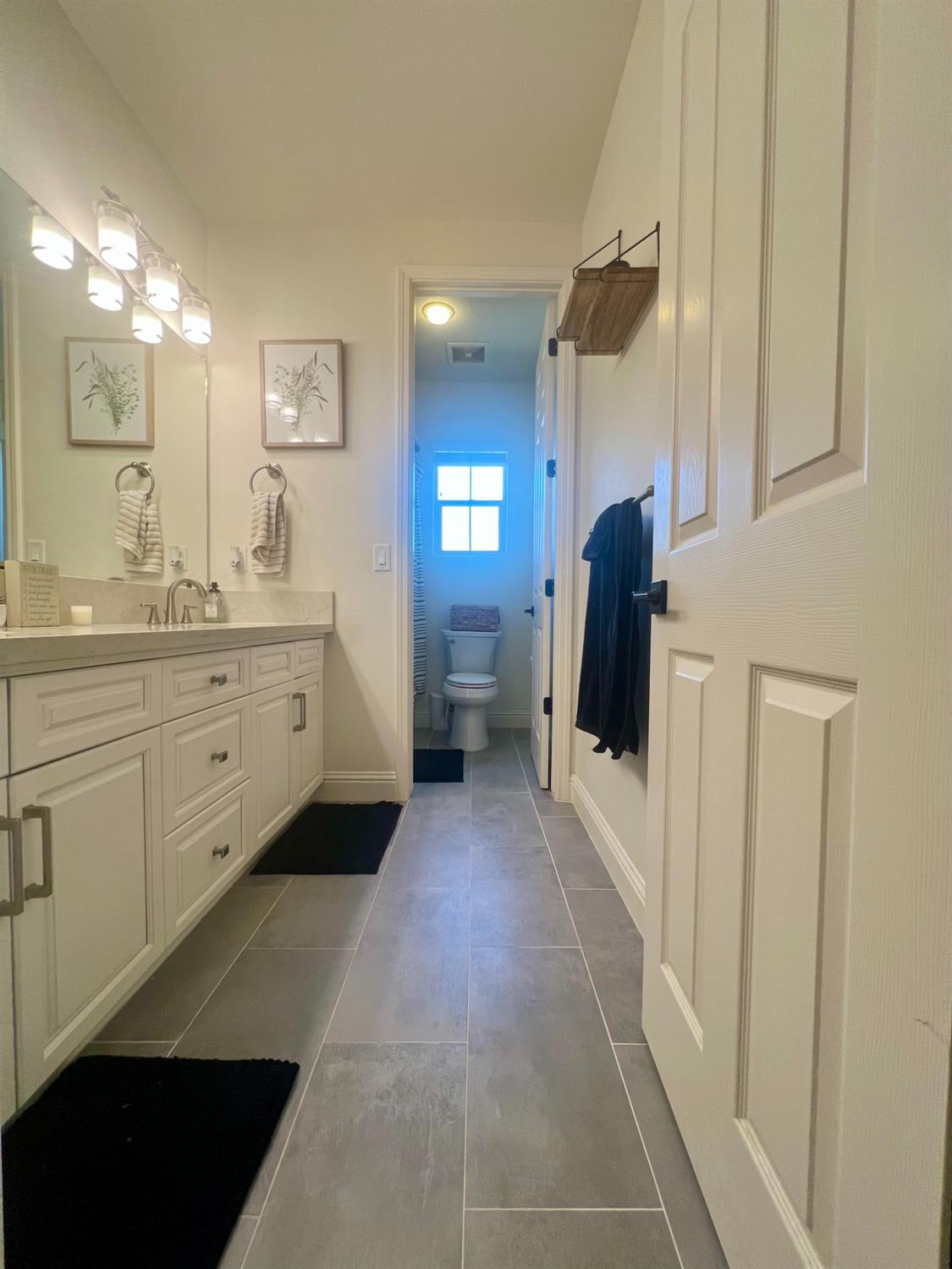 1902 Everglade Ave, Clovis, CA 93619