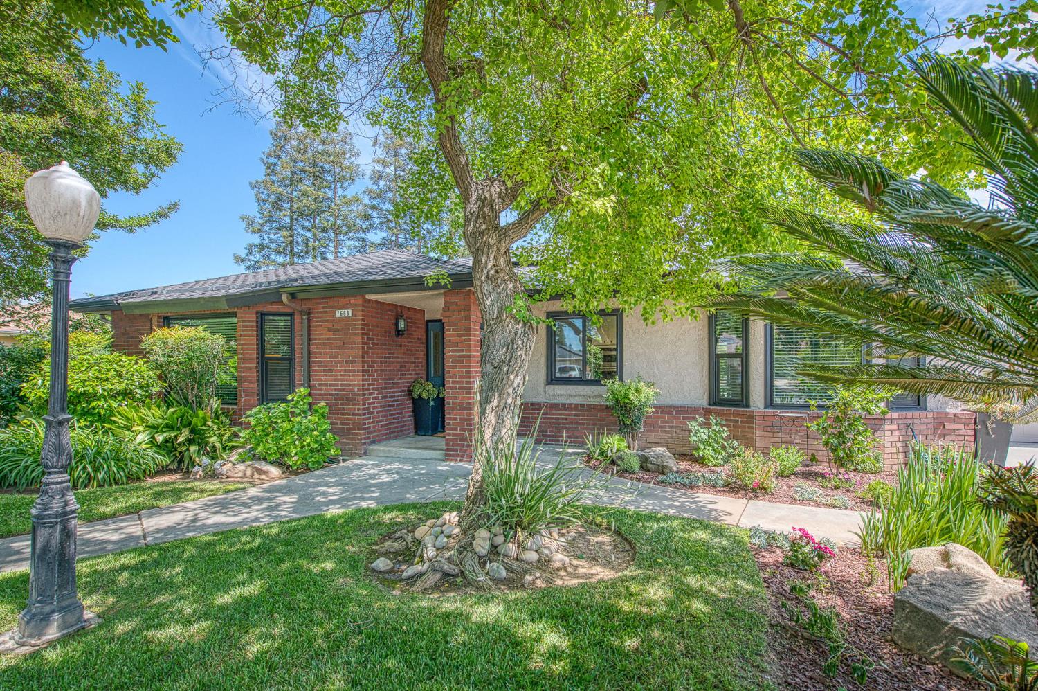 7668 N Hayston Ave, Fresno, CA 93720