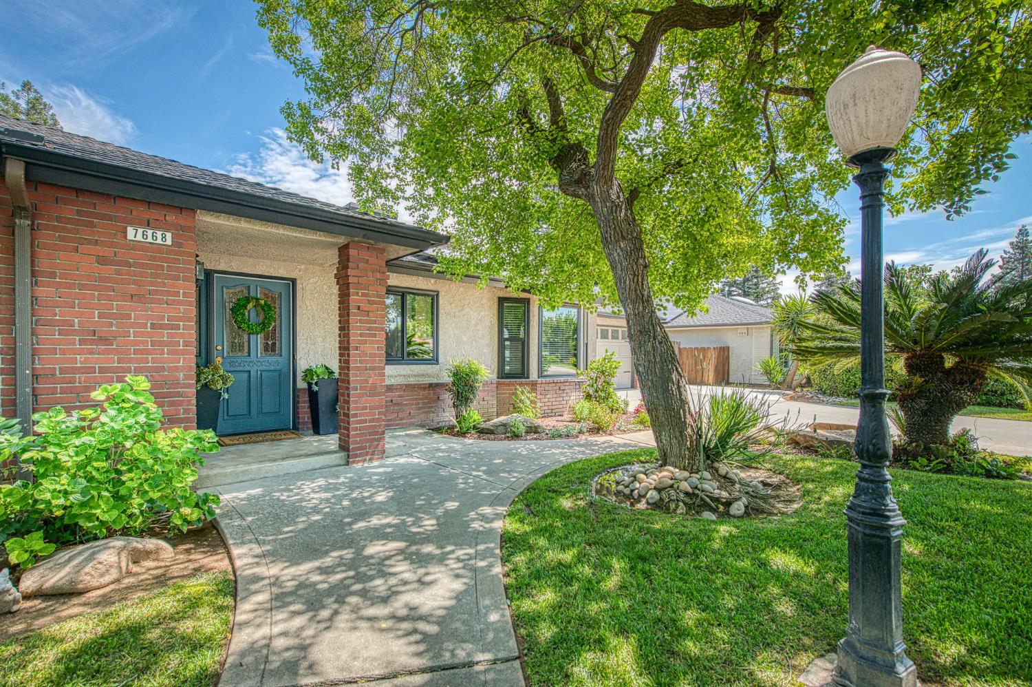 7668 N Hayston Ave, Fresno, CA 93720