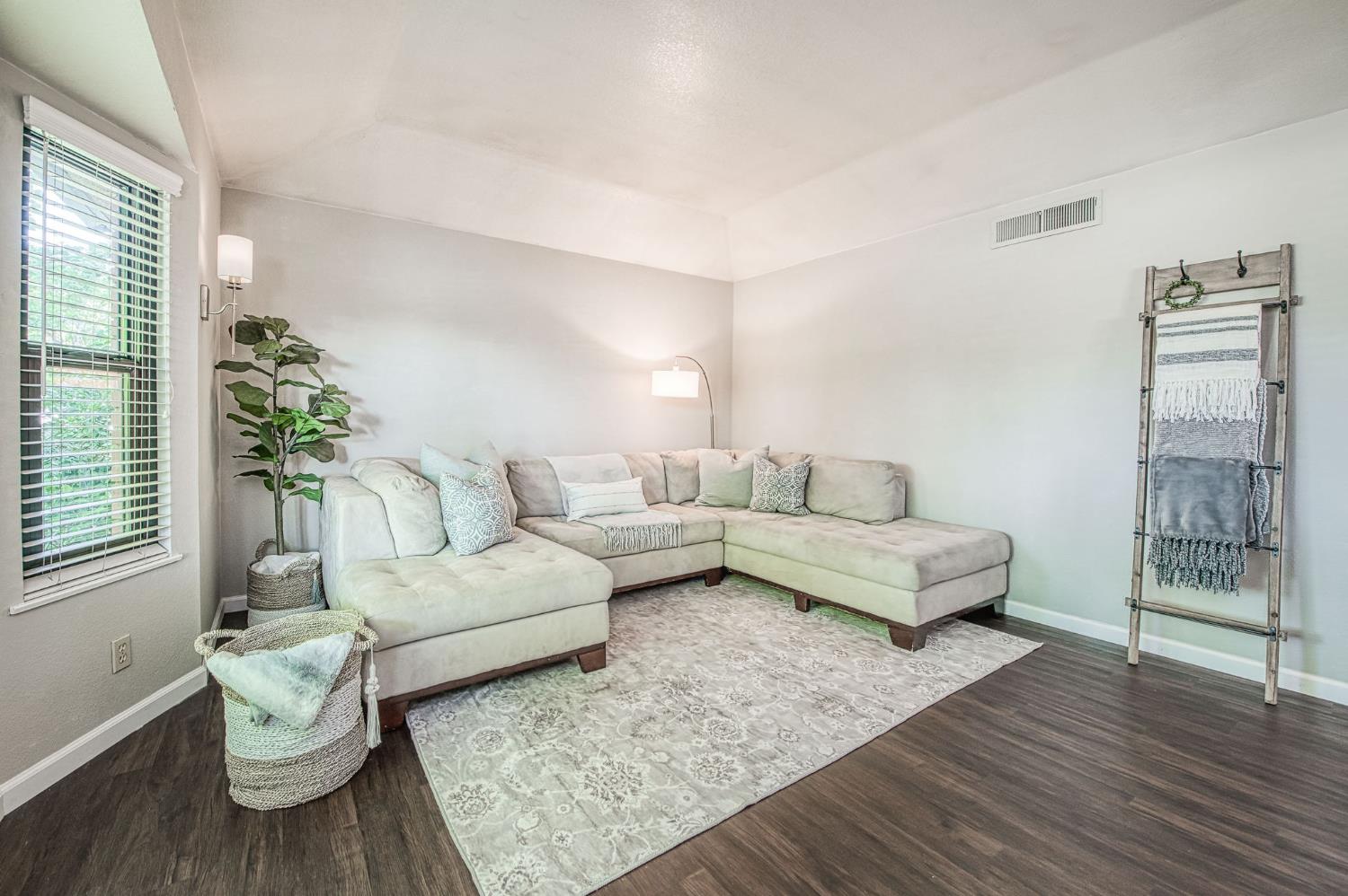 7668 N Hayston Ave, Fresno, CA 93720