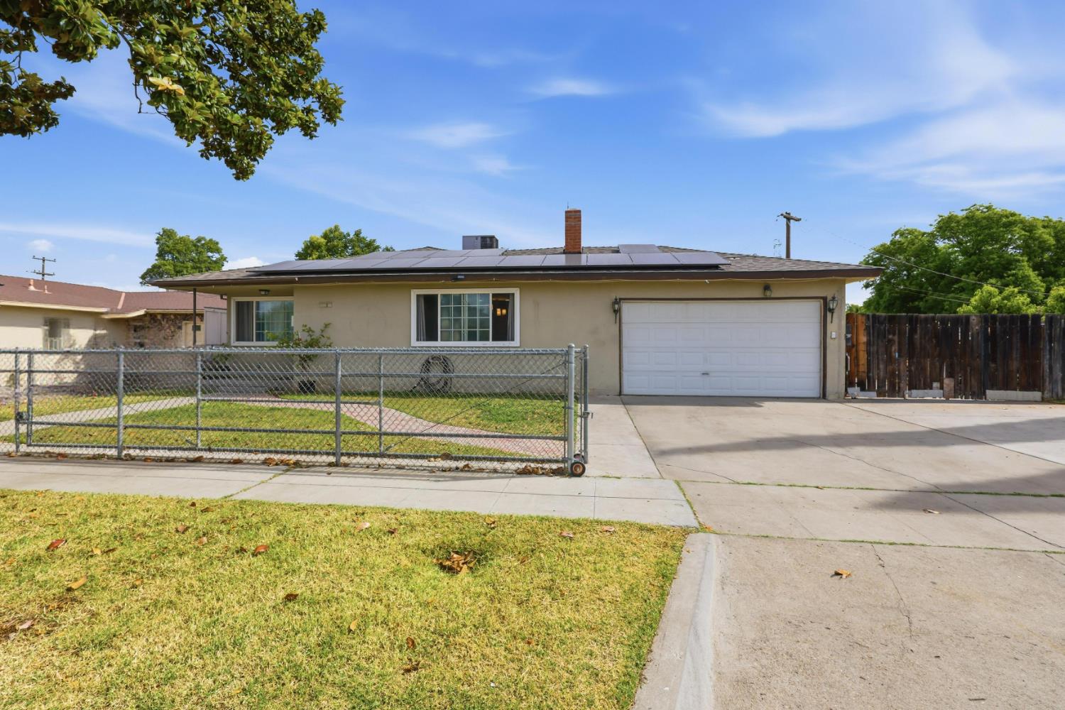 4867 E Leisure Ave, Fresno, CA 93727