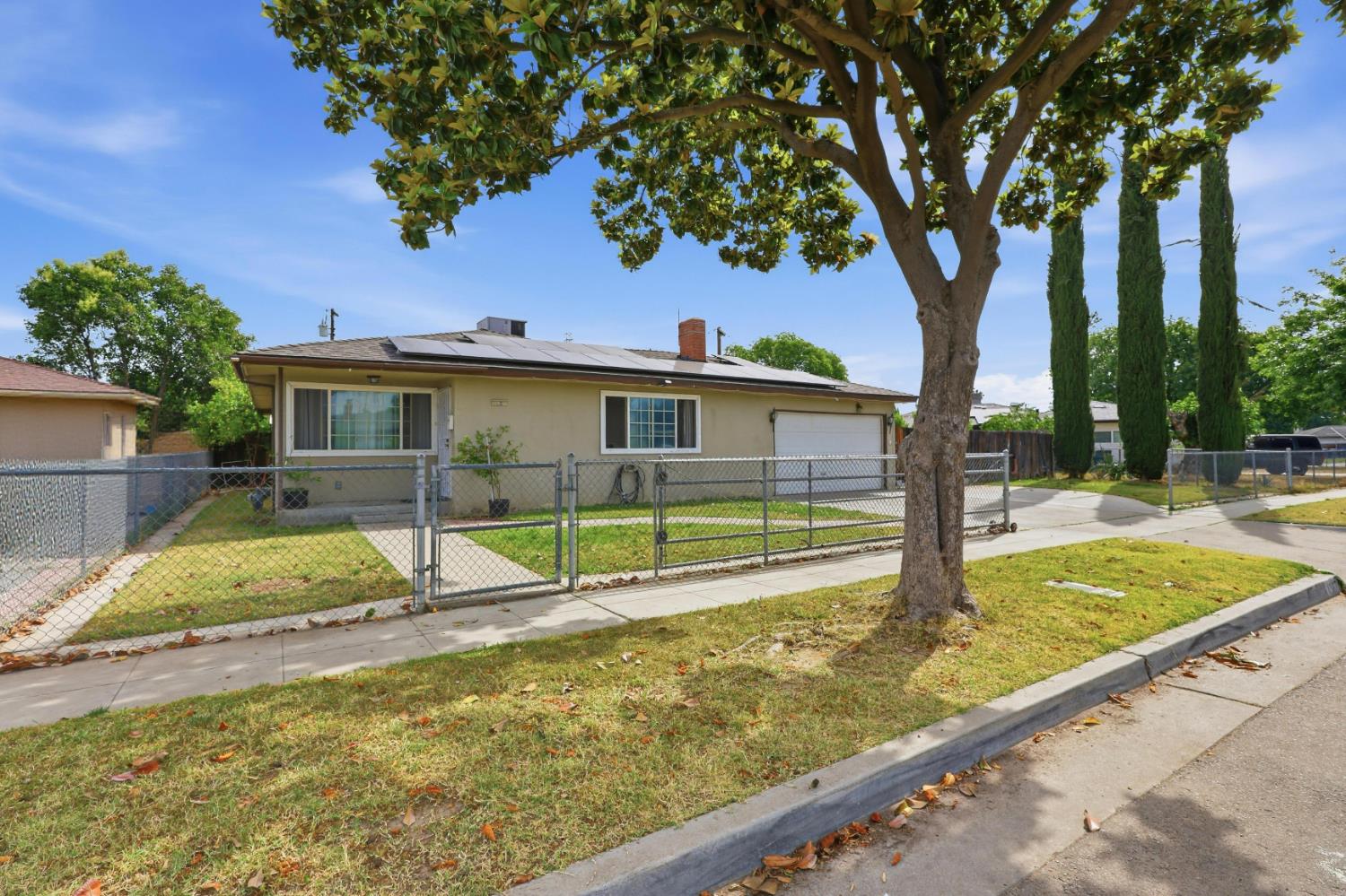 4867 E Leisure Ave, Fresno, CA 93727