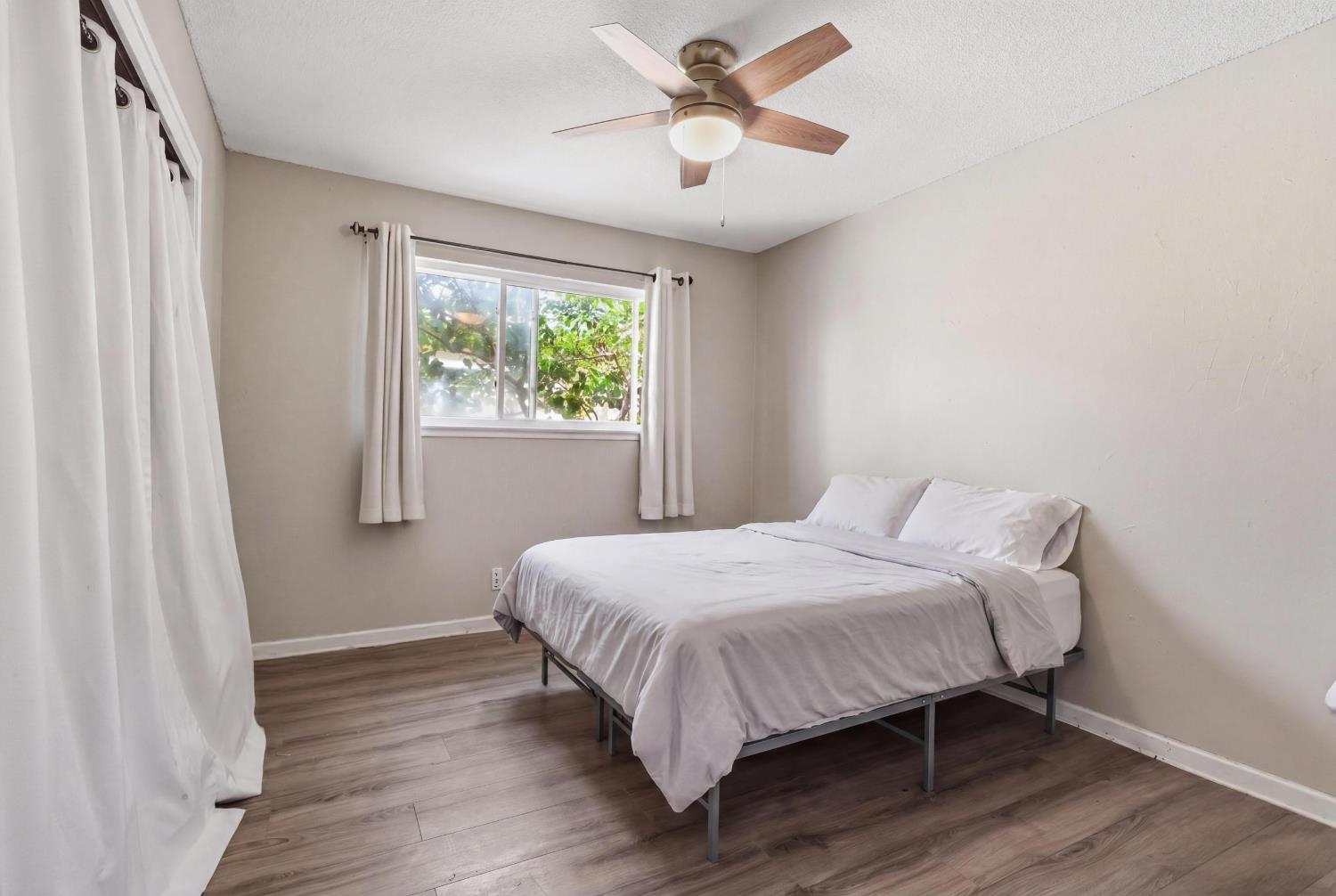 4867 E Leisure Ave, Fresno, CA 93727