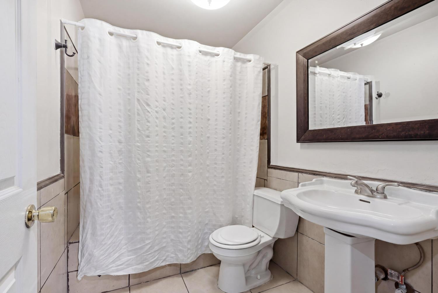 4867 E Leisure Ave, Fresno, CA 93727