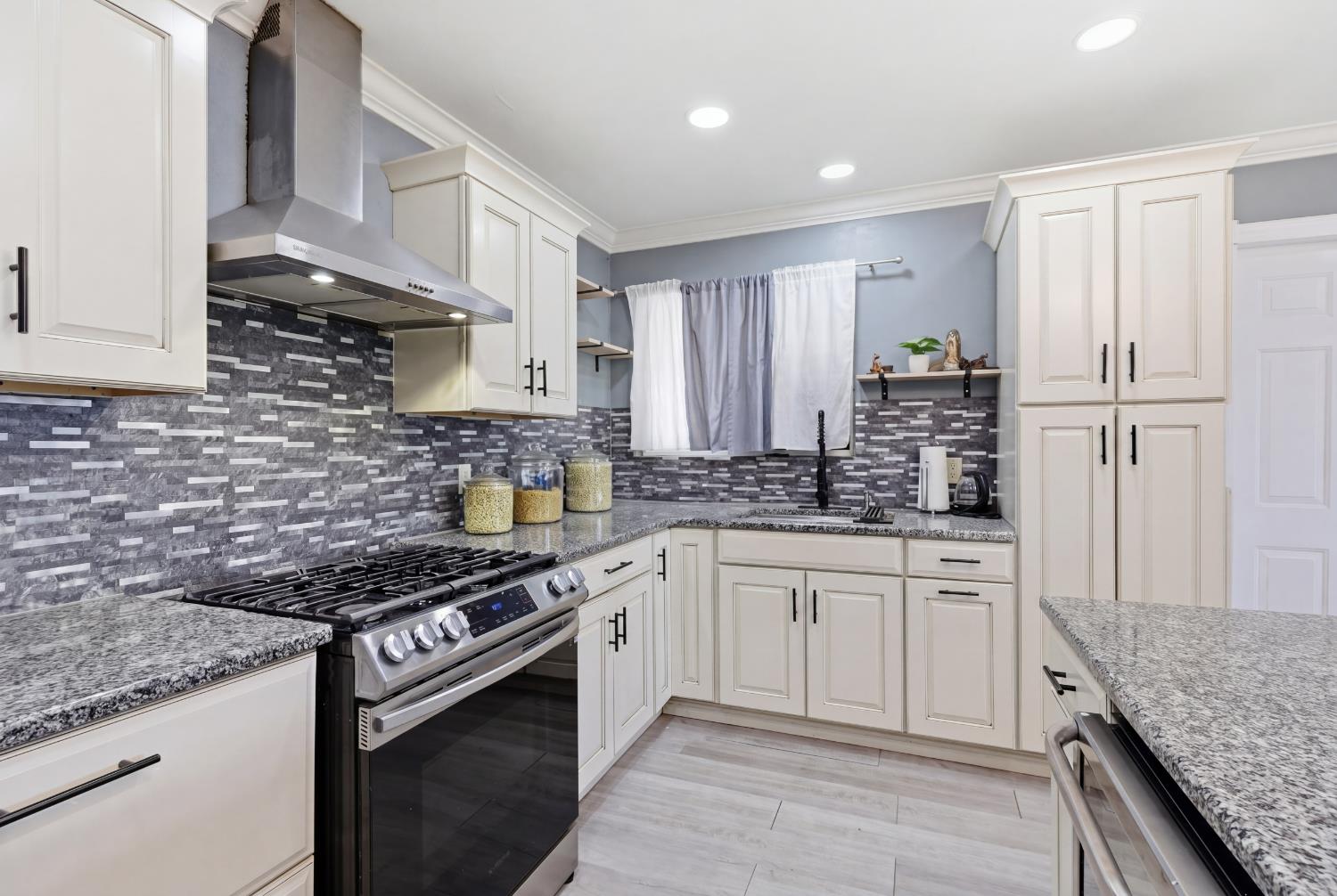 4867 E Leisure Ave, Fresno, CA 93727