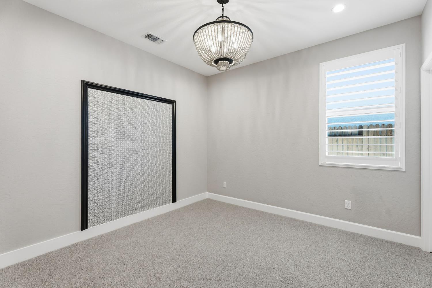 2278 N Mcarthur Ave, Fresno, CA 93727