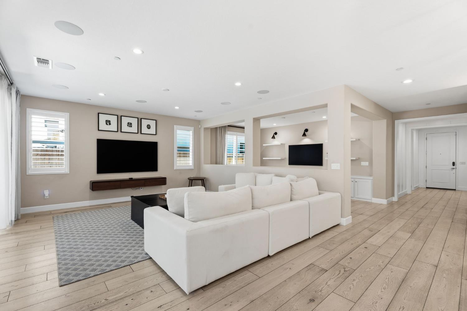 2278 N Mcarthur Ave, Fresno, CA 93727