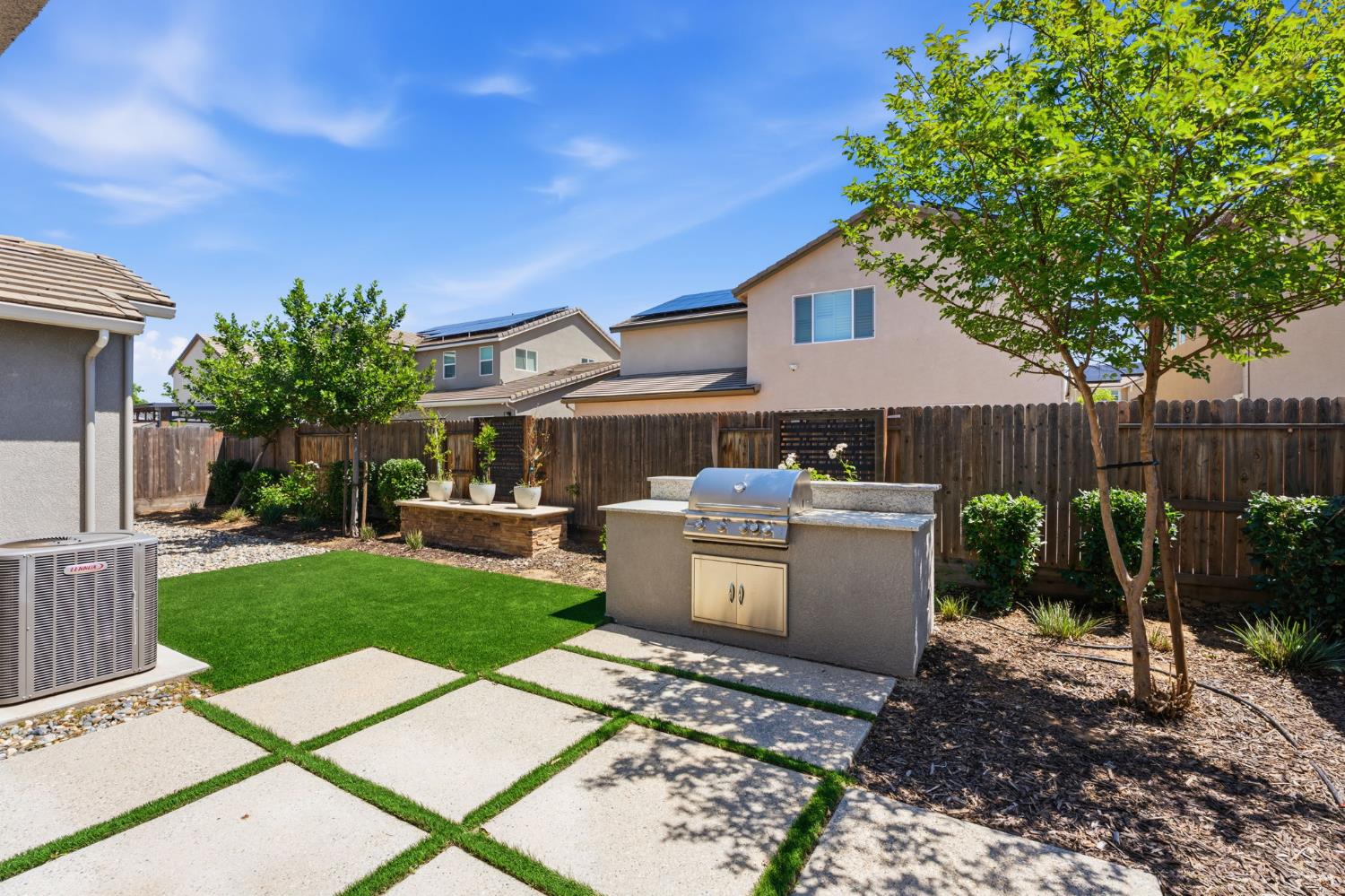 2278 N Mcarthur Ave, Fresno, CA 93727
