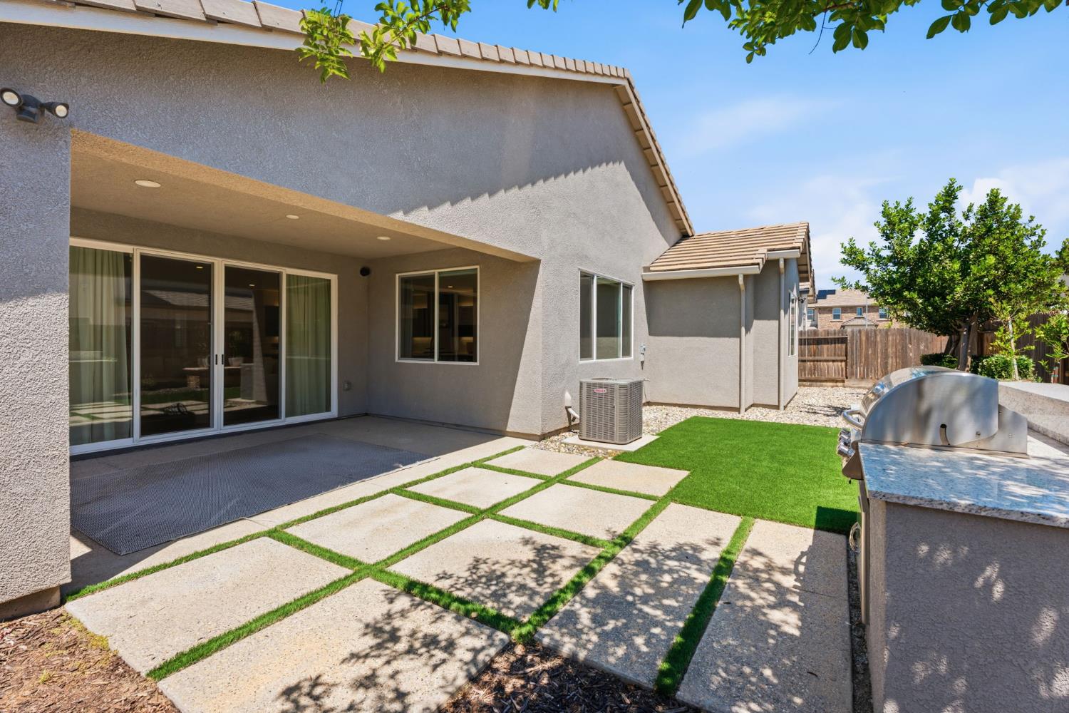 2278 N Mcarthur Ave, Fresno, CA 93727