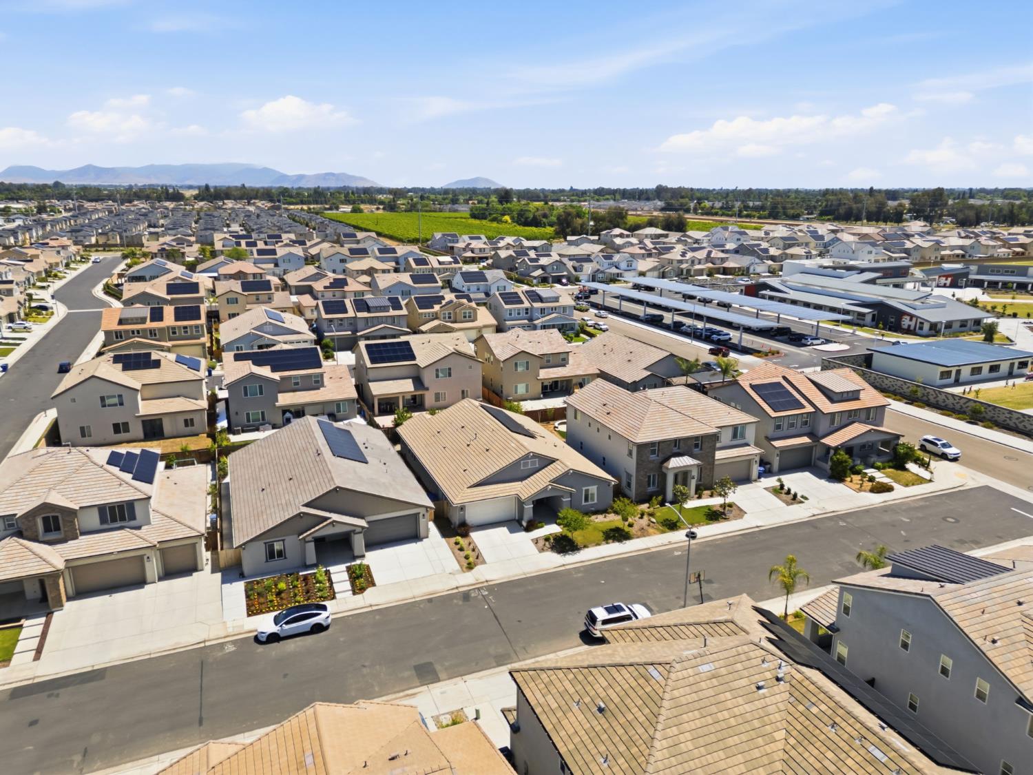 2278 N Mcarthur Ave, Fresno, CA 93727