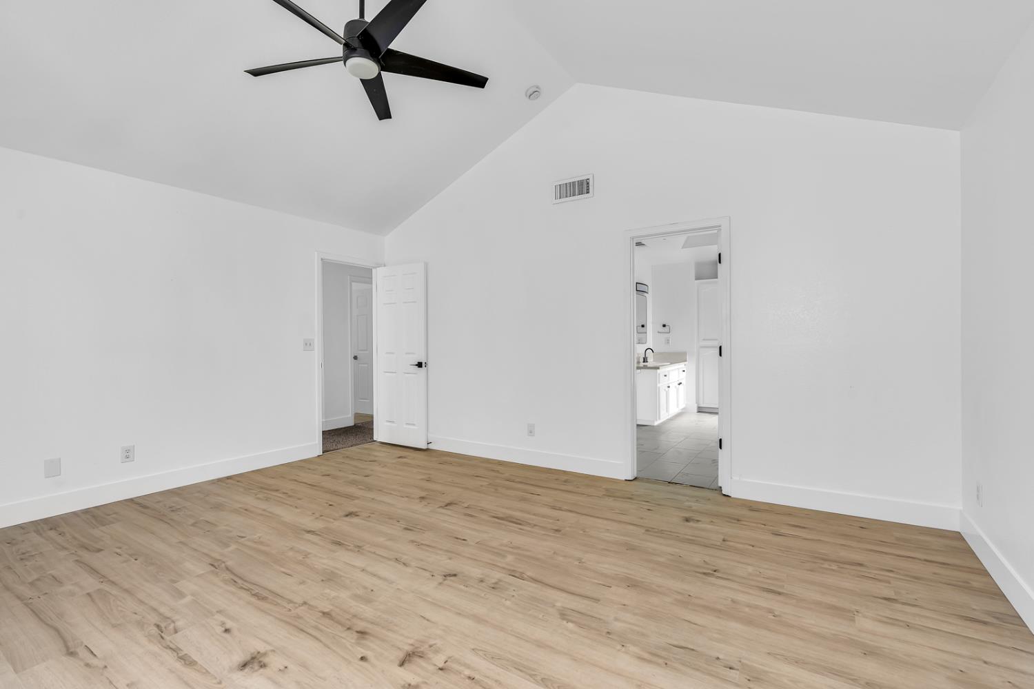 1887 Polson Ave, Clovis, CA 93611