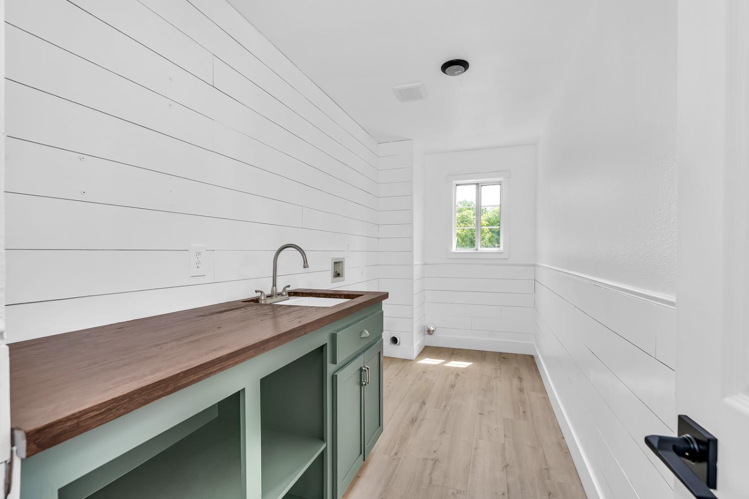 1887 Polson Ave, Clovis, CA 93611