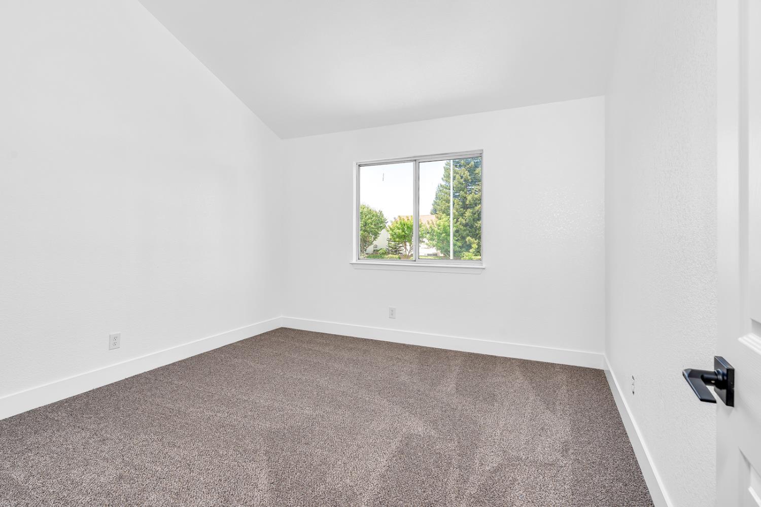 1887 Polson Ave, Clovis, CA 93611