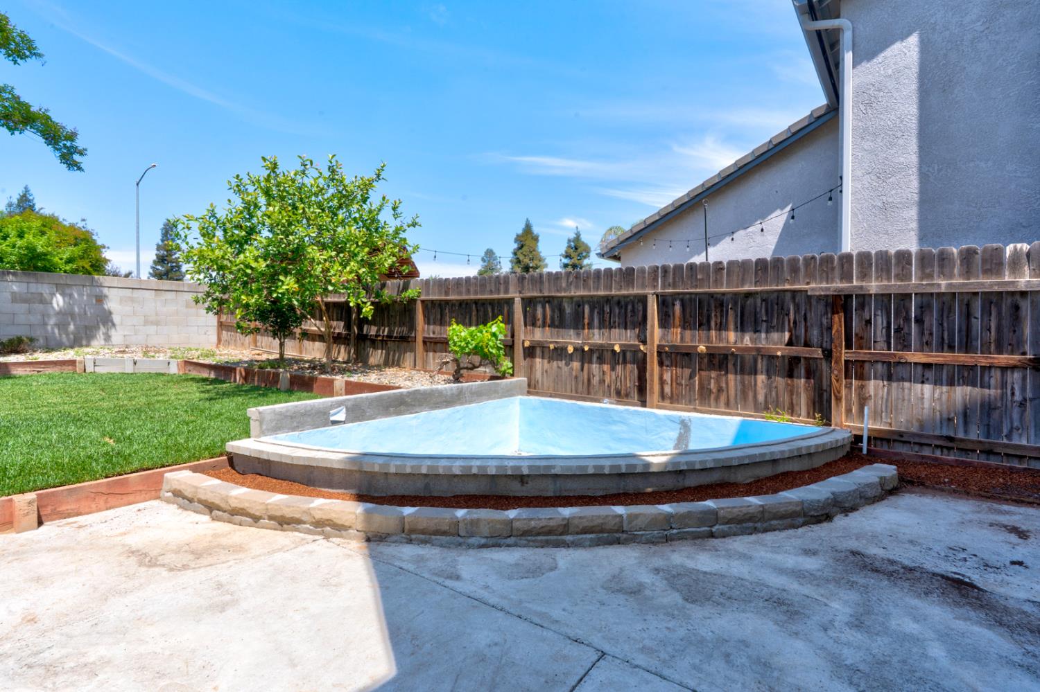 1887 Polson Ave, Clovis, CA 93611