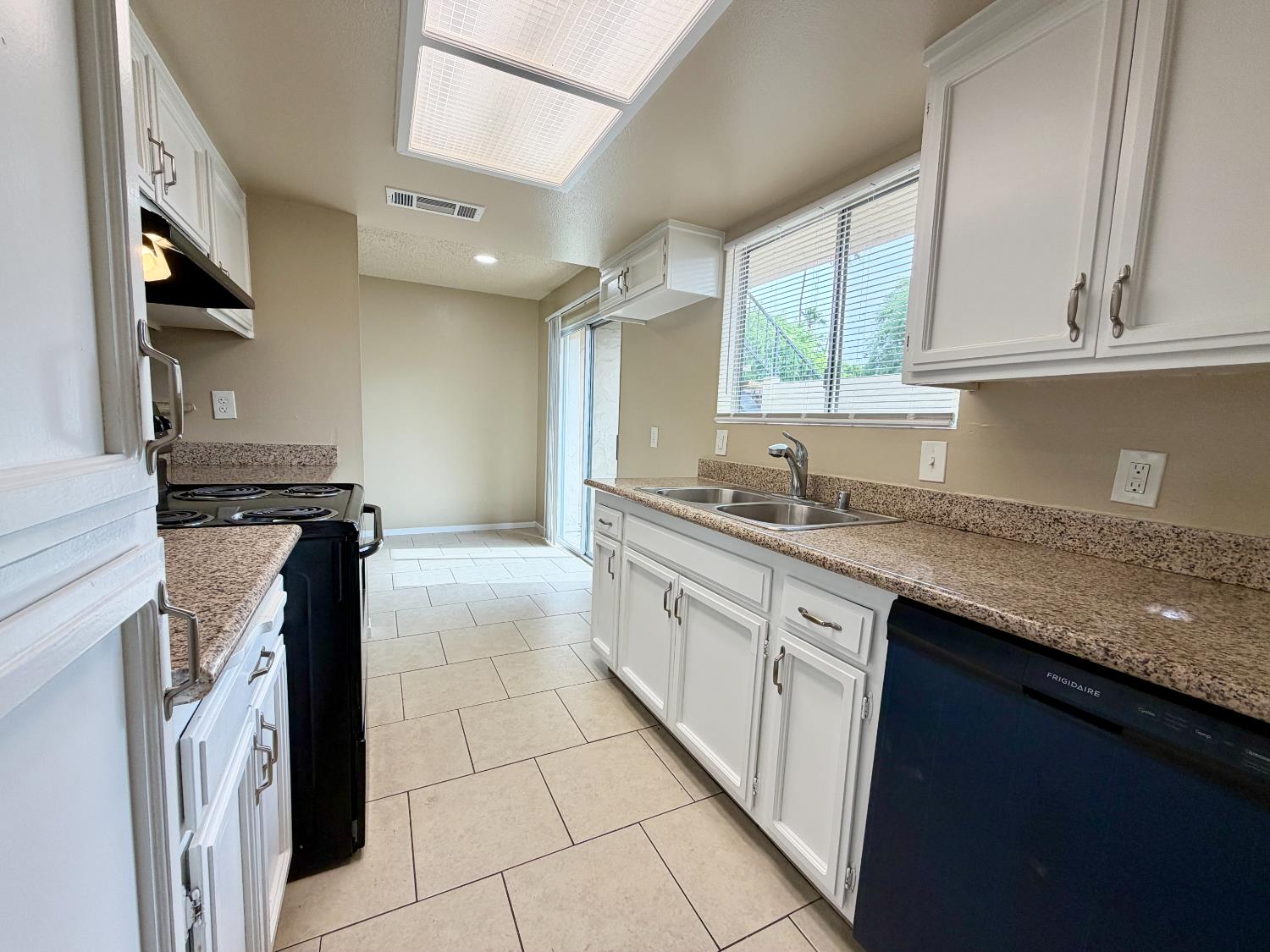 1250 E Shaw Ave #122, Fresno, CA 93710