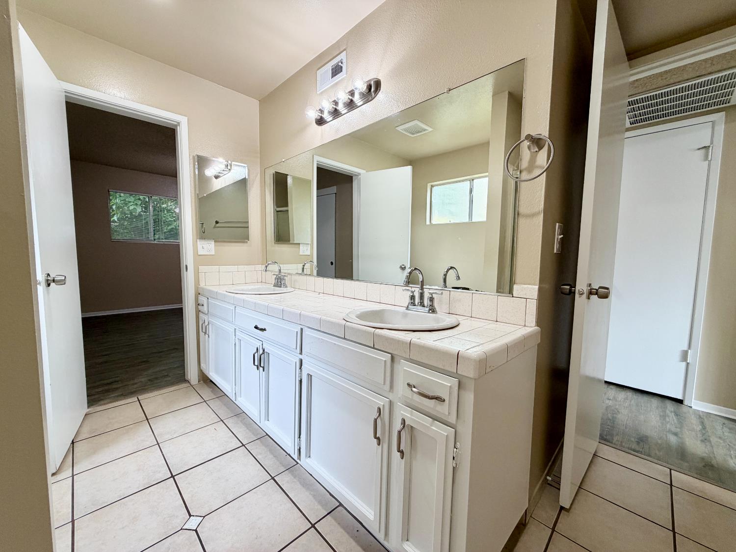 1250 E Shaw Ave #122, Fresno, CA 93710