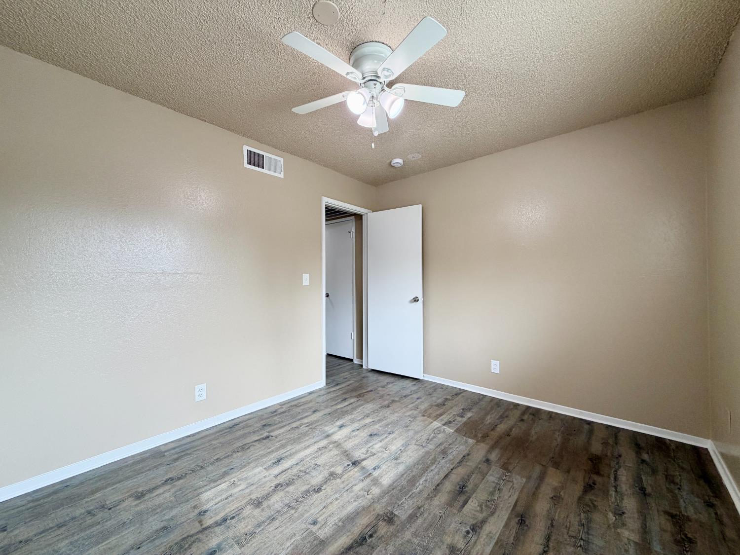 1250 E Shaw Ave #122, Fresno, CA 93710