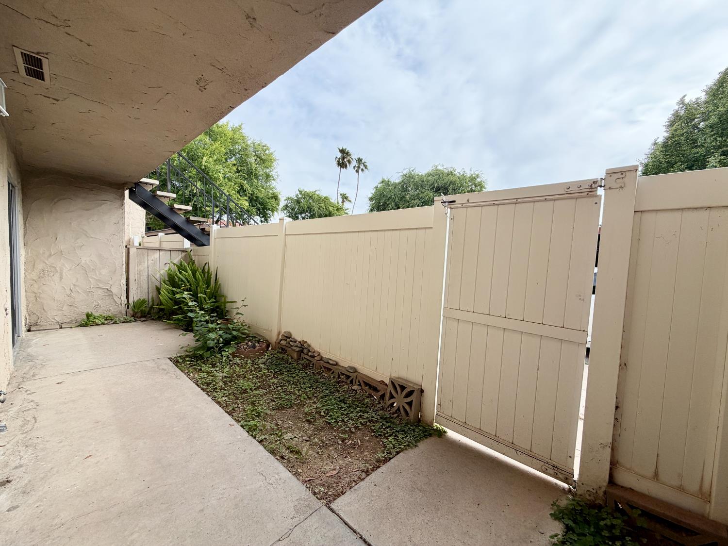 1250 E Shaw Ave #122, Fresno, CA 93710