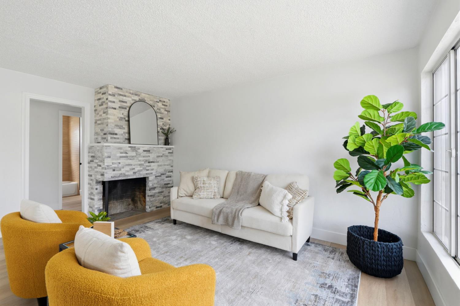 2486 S 10Th St, Fresno, CA 93725