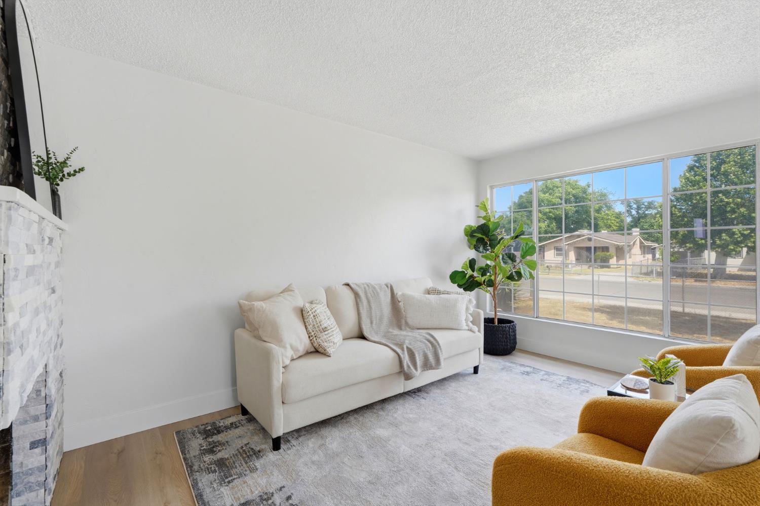 2486 S 10Th St, Fresno, CA 93725