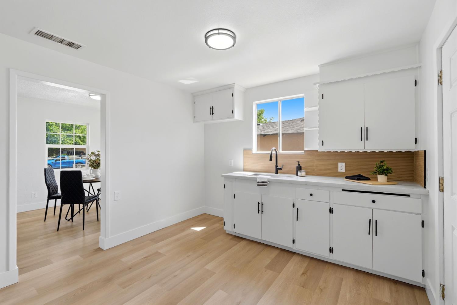 2486 S 10Th St, Fresno, CA 93725