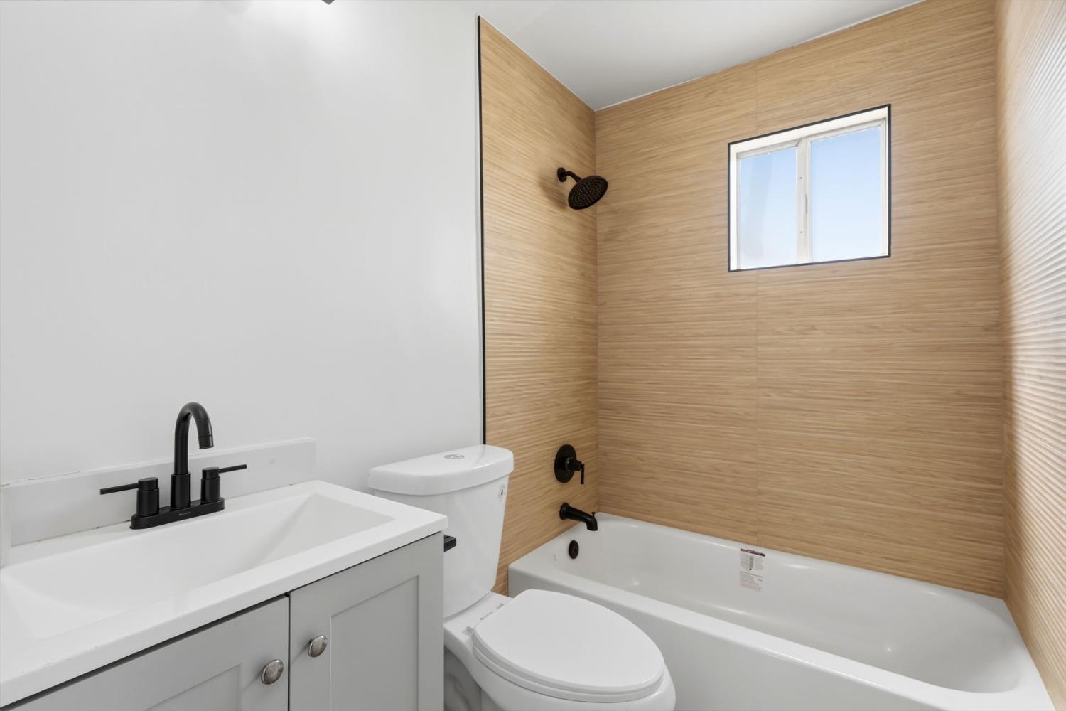 2486 S 10Th St, Fresno, CA 93725