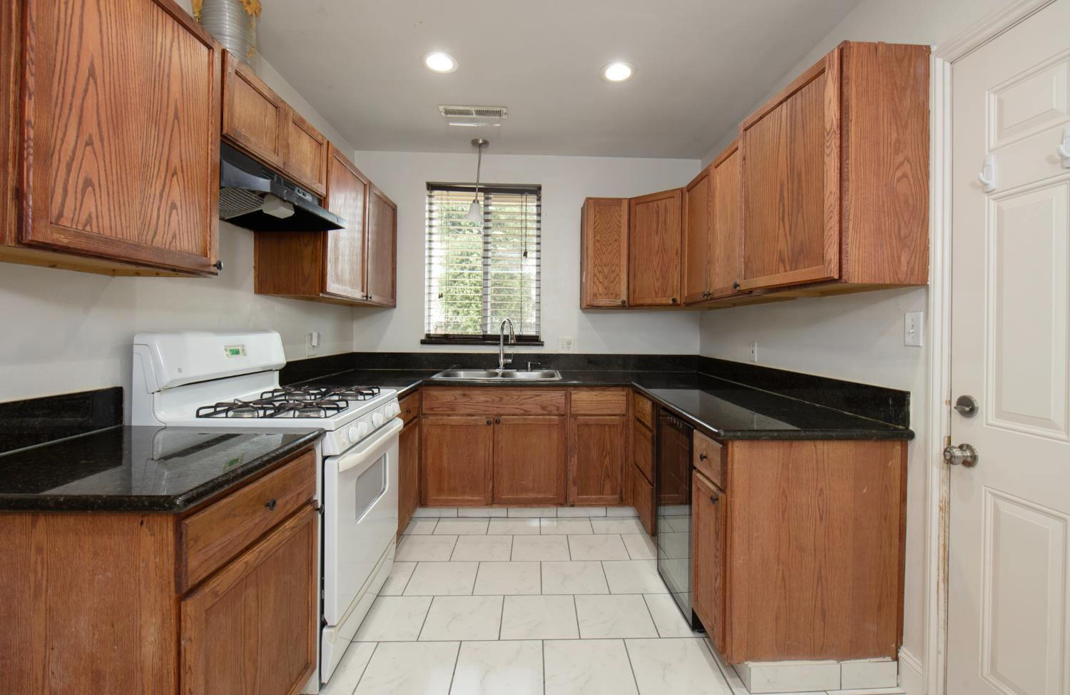 524 W vassar, Fresno, CA 93705