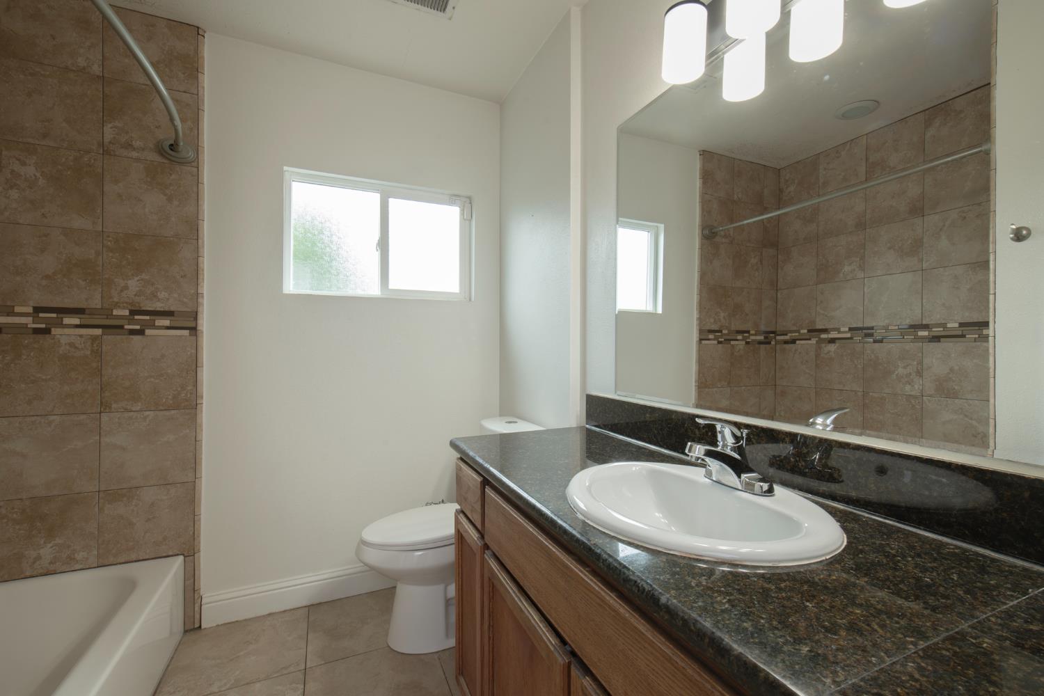 524 W vassar, Fresno, CA 93705