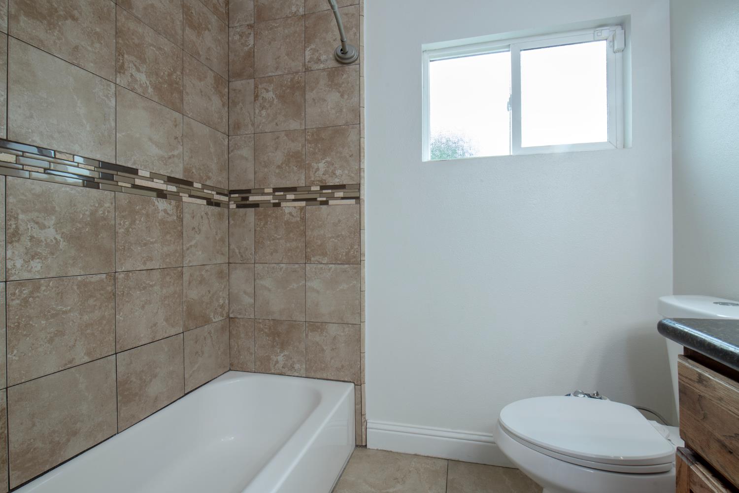 524 W vassar, Fresno, CA 93705