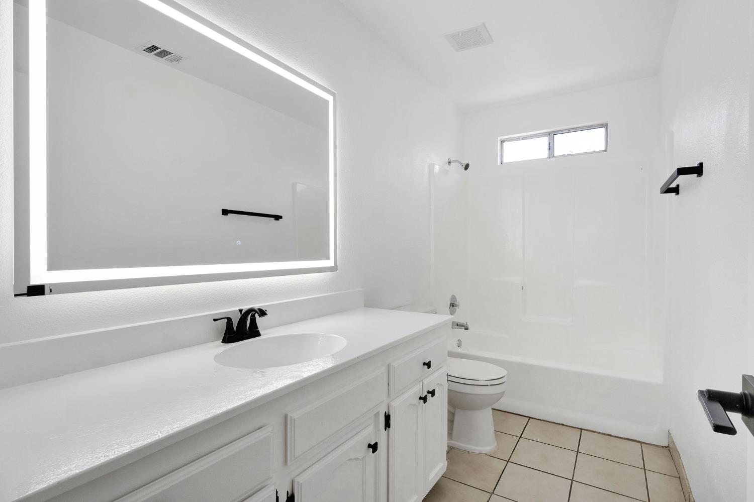 4188 N Cornelia Ave, Fresno, CA 93722