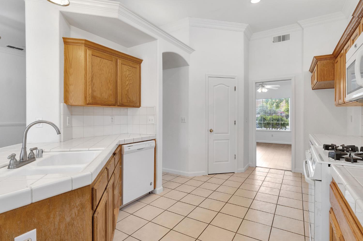 4466 W Celeste Ave, Fresno, CA 93722