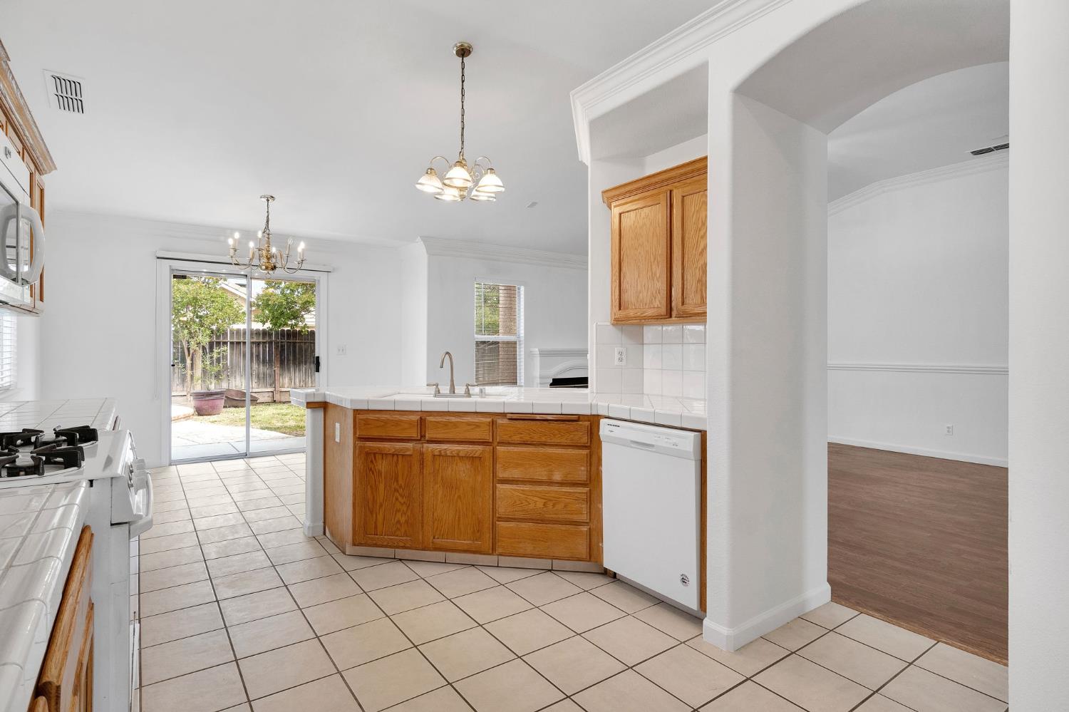 4466 W Celeste Ave, Fresno, CA 93722