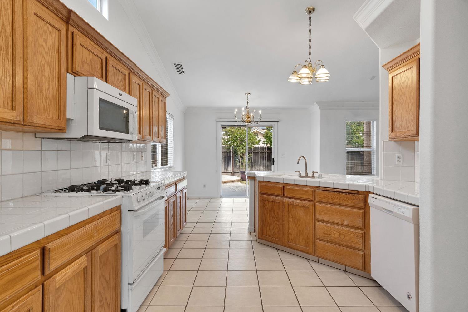 4466 W Celeste Ave, Fresno, CA 93722